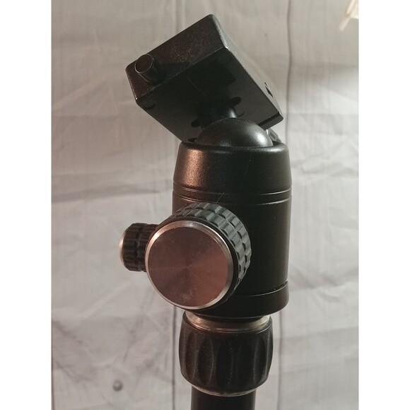 Dolica Proline Professional Reversible Tripod - Picture 6 of 11